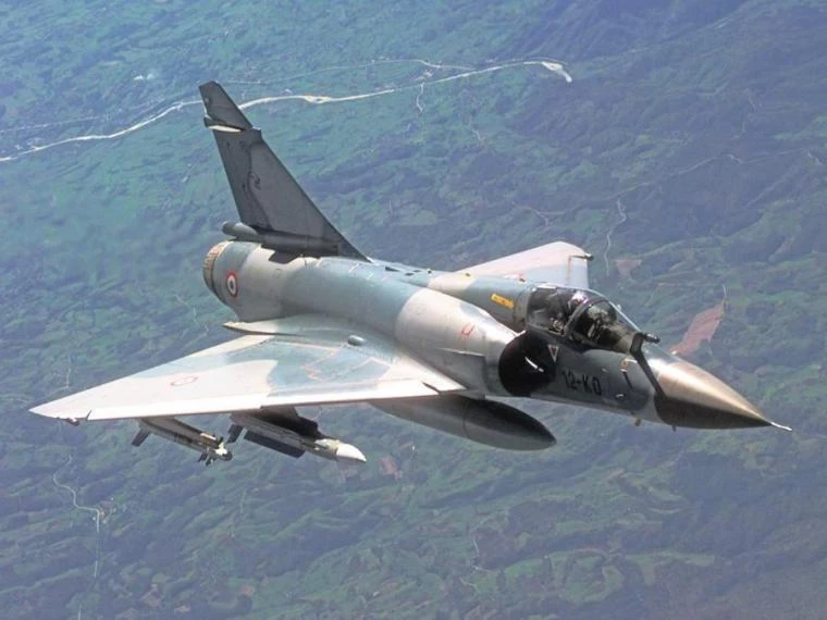 Mirage-2000: Τα γαλλικά μαχητικά χορεύουν στον ουρανό! – Βίντεο
